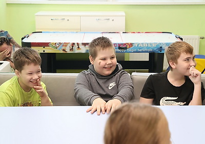 Во время акции \"ЖИТЬ, нельзя болеть\" детям в РНПЦ радиационной медицины вручили подарки