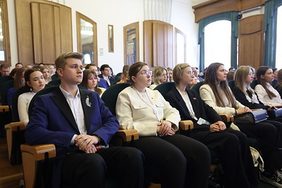 \"Живая история\". Встреча ветеранов с молодежью прошла в рамках патриотического форума