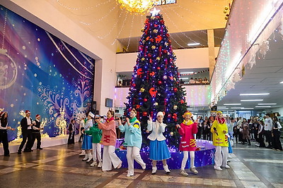 Приглашения на областной новогодний праздник в Бресте получили 900 детей