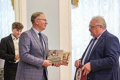Купаловский театр представил совместную выставку с Национальным архивом Беларуси