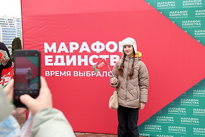 Интерактивные площадки и концерт блогеров: \"Марафон единства\" завершается в столице