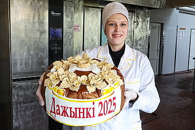 Вкусный и символичный декор. Витебские хлебопеки изготовили главный каравай областных \"Дажынак\"