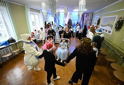 Подарки от большой олимпийской семьи вручили особенным детям из Светлогорска