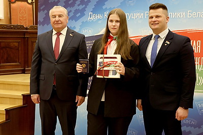 \"Воспитывает чувство гражданственности и патриотизма\". Миклашевич об акции \"Мы - граждане Беларуси!\"