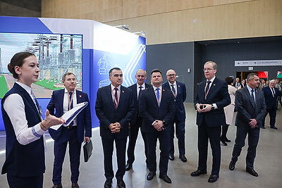 Делегаты ВНС из разных регионов страны посетили выставку \"Моя Беларусь\"