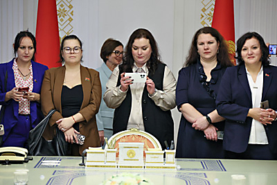 Сила, мощь, монументальность. Представители партии \"Белая Русь\" побывали во Дворце Независимости