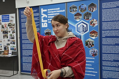 Стельки с таблицами, фейковая зачетка и... батон. В Могилеве открылась выставка студенческих шпаргалок