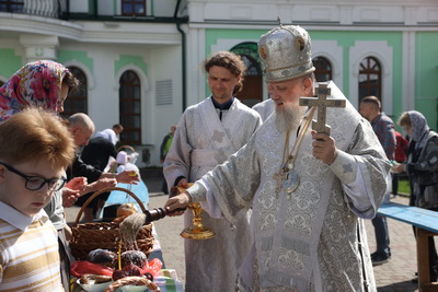 Накануне Пасхи белорусы освящают куличи в храмах и костелах