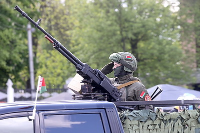 Шествие поколений, военный парад. 80-й День Победы встречают в Гомеле