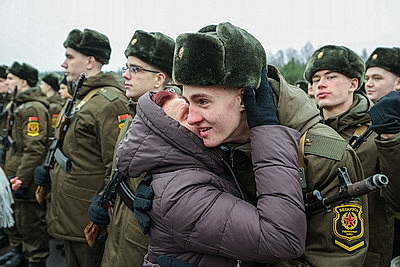 Начало освоения военной науки. Около 2,4 тыс. новобранцев приняли присягу в 72-м учебном центре