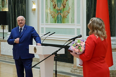 Лукашенко вручил госнаграды женщинам из различных сфер деятельности и регионов страны