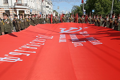 Шествие поколений, военный парад. 80-й День Победы встречают в Гомеле