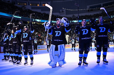 Хоккеисты минского \"Динамо\" отправили шесть безответных шайб в ворота \"Спартака\"