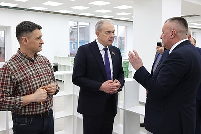 Сергеенко ознакомился с работой Докшицкой швейной мануфактуры