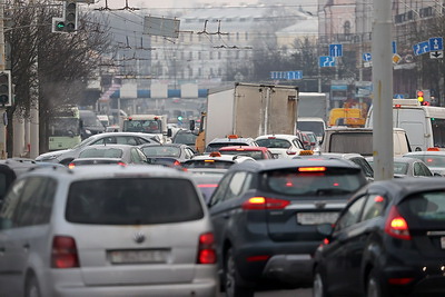 Закрытие путепровода в Минске вызвало затруднения в городском трафике
