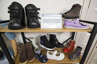 Средства гигиены, специальная обувь и одежда. Что предлагают предприятия \"Беллегпрома\" для людей с инвалидностью