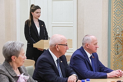 \"Они в строю и делятся опытом с молодежью\". Кочанова о белорусах старшего поколения
