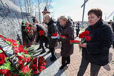 Память нетленна. В Витебске отдали дань уважения жертвам концлагерей