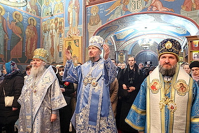 Православные верующие празднуют Благовещение Пресвятой Богородицы