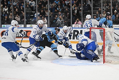 Хоккеисты \"Динамо\" разгромили московских одноклубников