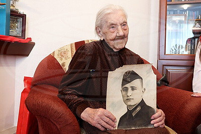 \"Чтоб никогда не видели ужасов войны\". Что пожелала всем 107-летняя минчанка Анна Громыко в свой день рождения