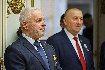 Лукашенко вручил награды заслуженным аграриям Беларуси