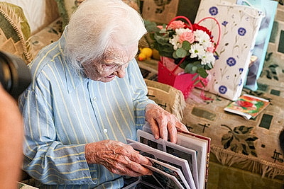 В Минске поздравили с 100-летием свидетеля ВОВ Тамару Юрлову