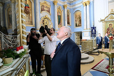 Лукашенко на Пасху посетил Свято-Покровский храм в Толочине