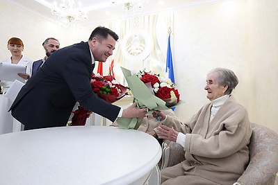 100-летних сестер-близнецов чествовали в Волковыске