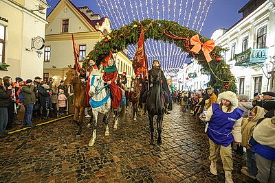 Шествие Дедов Морозов и Снегурочек собрало в Гродно более 700 участников
