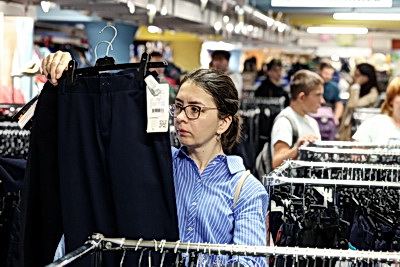 Минчане активно закупаются к предстоящему учебному году