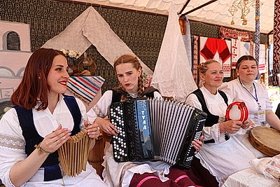 Пешеходная превратилась в творческую. На центральной улице Молодечно народные мастера показали лучшие работы