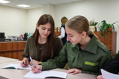 В школах Беларуси подходит к завершению первая учебная четверть