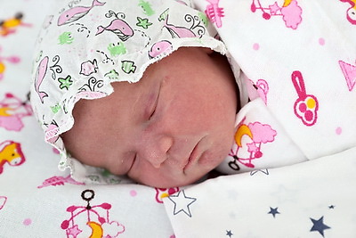 В Витебском областном роддоме поздравили мам первых родившихся в 2025 году детей