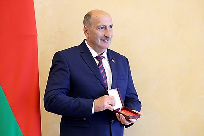 Турчин вручил госнаграды представителям различных сфер