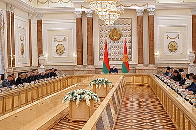 О смыслах Дня народного единства. Лукашенко проводит большую встречу с идеологическим активом и экспертами