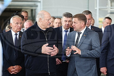 Лукашенко совершил рабочую поездку в Петриковский район