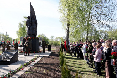 Памятник погибшим в годы ВОВ воинам и партизанам открыт после реконструкции в Ушачском районе