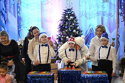 Подарки от большой олимпийской семьи вручили особенным детям из Светлогорска