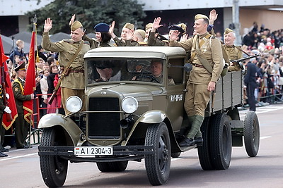 Шествие поколений, военный парад. 80-й День Победы встречают в Гомеле