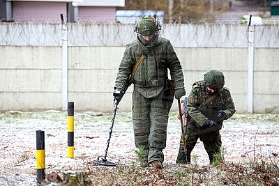 Более 2,1 тыс. взрывоопасных предметов обезвредил противоминный центр ВС в этом году