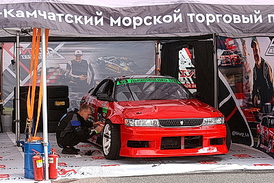 Адреналин, рев моторов в центре города. Соревнования по дрифтингу прошли Гродно