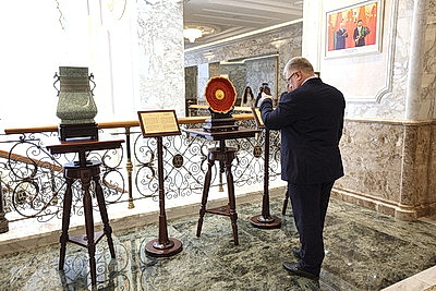 Представители министерств экономики и финансов посетили с экскурсией Дворец Независимости