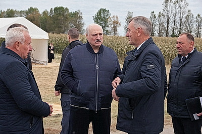 Лукашенко совершил рабочую поездку в Шкловский район