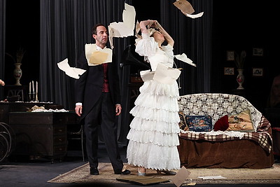 Спектакль \"Волки и овцы\" в рамках гастролей представили российские артисты на сцене молодежного театра