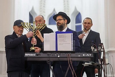 Иудеи всего мира празднуют Хануку