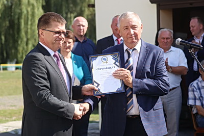 ФПБ подарила новые комбинированные гребные тренажеры для подготовки в Бресте юных спортсменов
