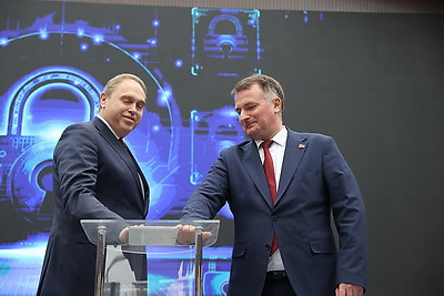 Дроны и цифровые двойники: выставка в области ИИ и робототехники проходит в Минске