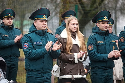 Ключи от квартир и служебных автомобилей вручили гродненским спасателям