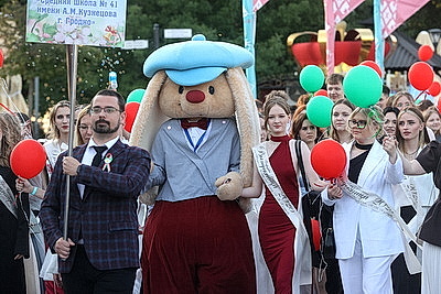 Выпускной над Неманом собрал около 2,6 тыс. юношей и девушек